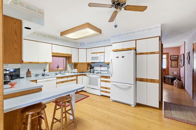 816 Woodview Drive, Sun Prairie, WI 53590