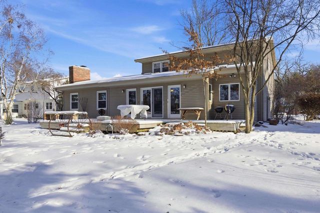 816 Woodview Drive, Sun Prairie, WI 53590
