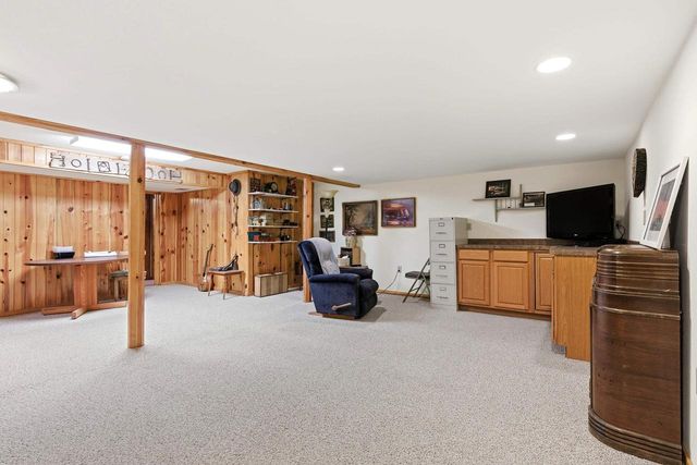 816 Woodview Drive, Sun Prairie, WI 53590