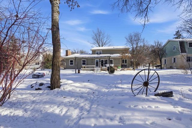 816 Woodview Drive, Sun Prairie, WI 53590