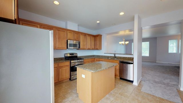 2102 S Crambourne Way, Arlington Heights, IL 60005