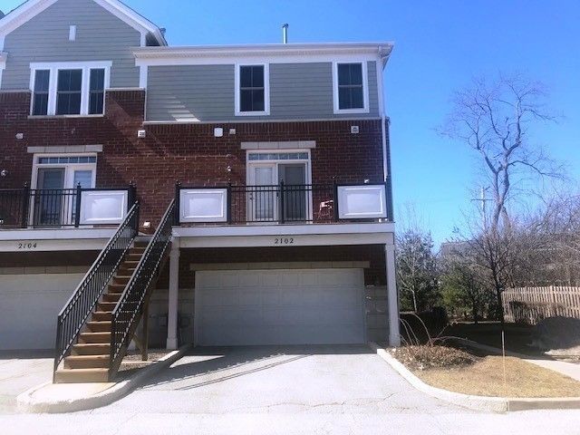 2102 S Crambourne Way, Arlington Heights, IL 60005