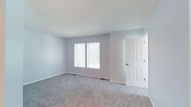 2102 S Crambourne Way, Arlington Heights, IL 60005