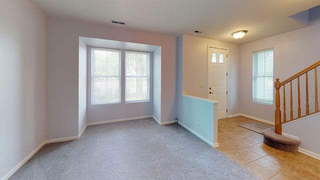 2102 S Crambourne Way, Arlington Heights, IL 60005