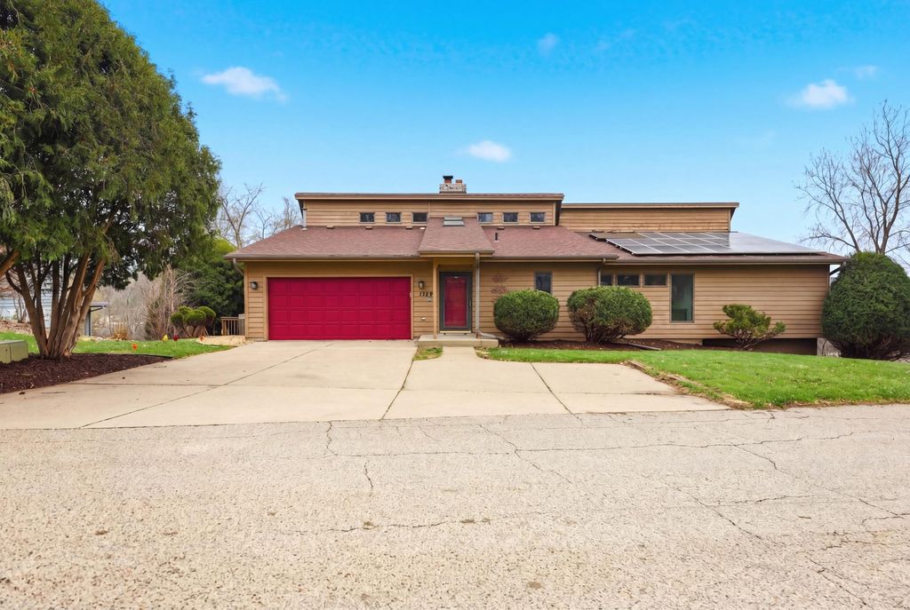 1329 Towerview Road, Eagan, MN 55121