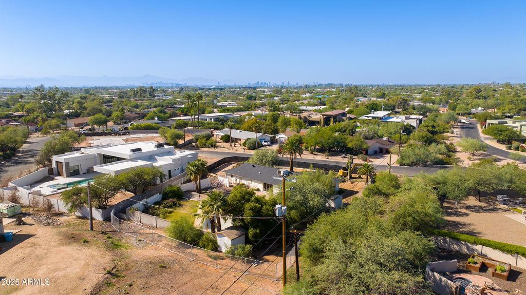 Image 6 of property listing at 5625 N 45th Street, Phoenix, AZ 85018