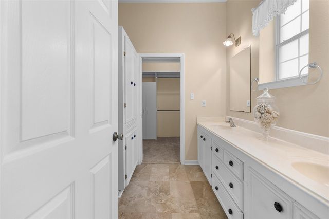 730 Panorama RD, La Grange, TX 78945