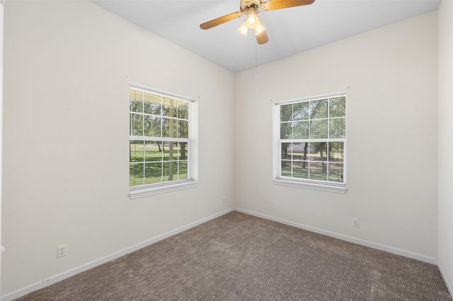 730 Panorama RD, La Grange, TX 78945