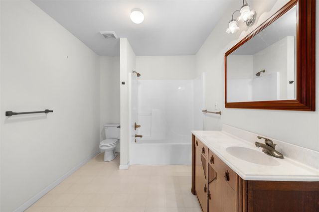730 Panorama RD, La Grange, TX 78945