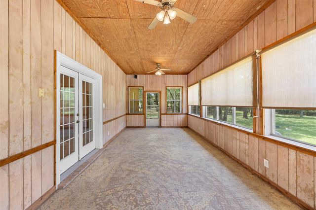 730 Panorama RD, La Grange, TX 78945