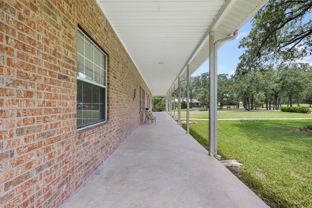 730 Panorama RD, La Grange, TX 78945