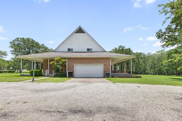 730 Panorama RD, La Grange, TX 78945