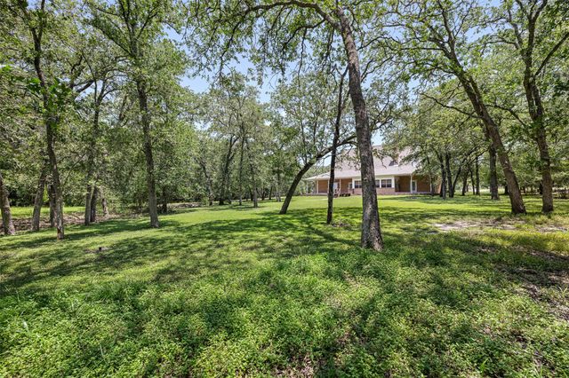 730 Panorama RD, La Grange, TX 78945