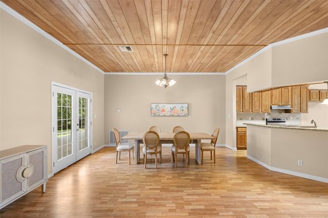 730 Panorama RD, La Grange, TX 78945
