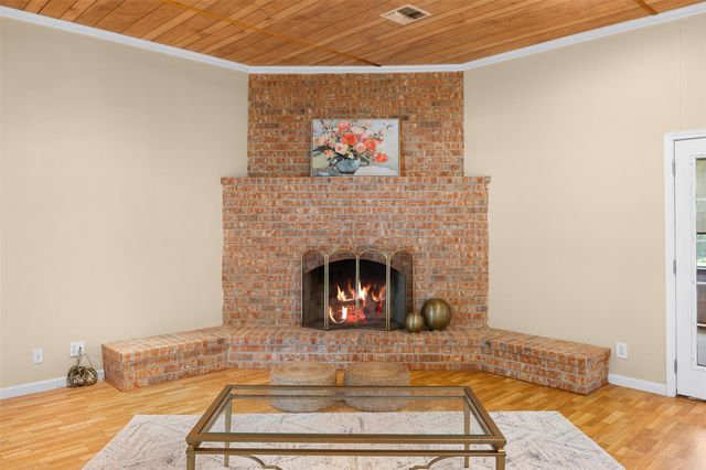 730 Panorama RD, La Grange, TX 78945