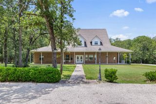 730 Panorama RD, La Grange, TX 78945