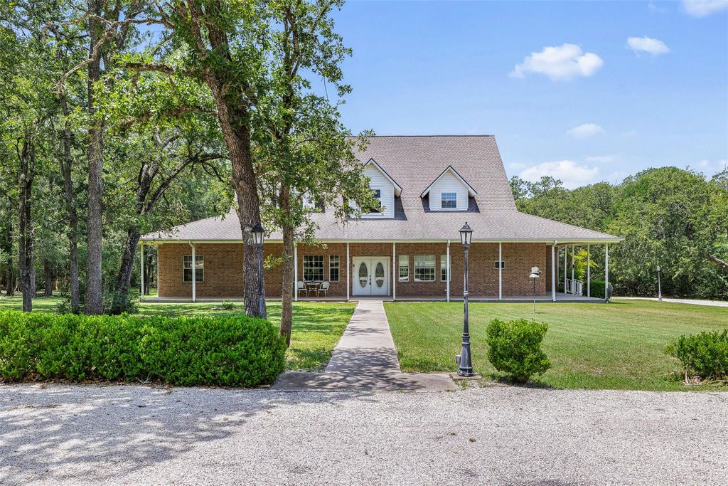 730 Panorama RD, La Grange, TX 78945