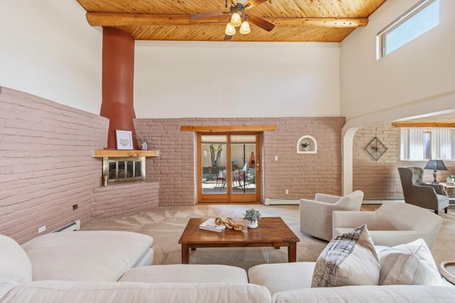 712 Navarra Way SE, Albuquerque, NM 87123