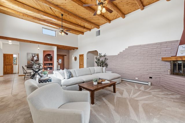712 Navarra Way SE, Albuquerque, NM 87123