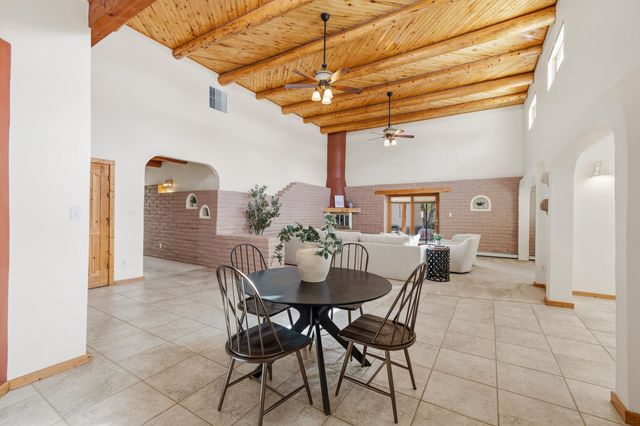 712 Navarra Way SE, Albuquerque, NM 87123
