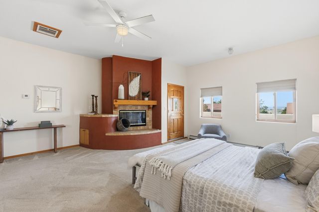 712 Navarra Way SE, Albuquerque, NM 87123