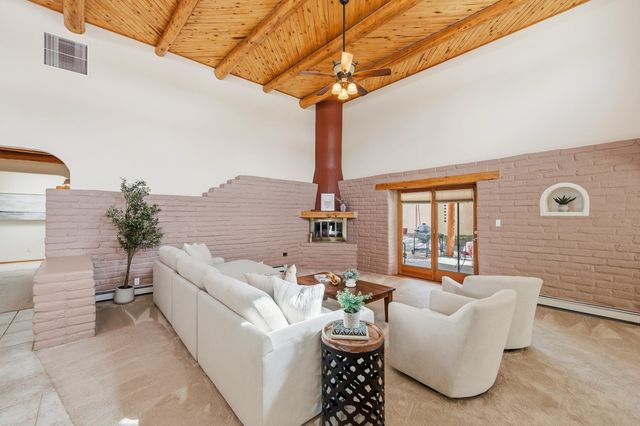 712 Navarra Way SE, Albuquerque, NM 87123
