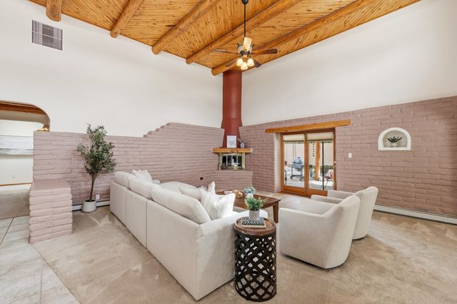 712 Navarra Way SE, Albuquerque, NM 87123