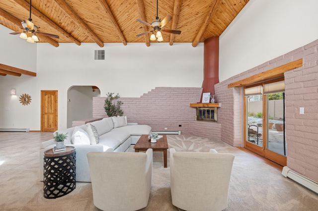 712 Navarra Way SE, Albuquerque, NM 87123