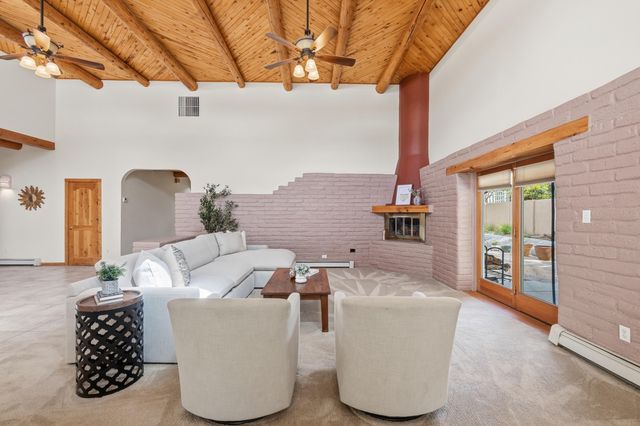 712 Navarra Way SE, Albuquerque, NM 87123