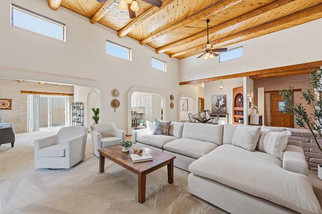 712 Navarra Way SE, Albuquerque, NM 87123