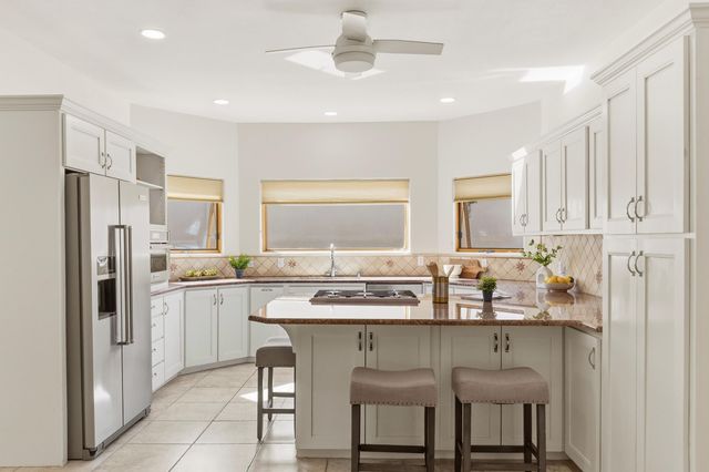 712 Navarra Way SE, Albuquerque, NM 87123