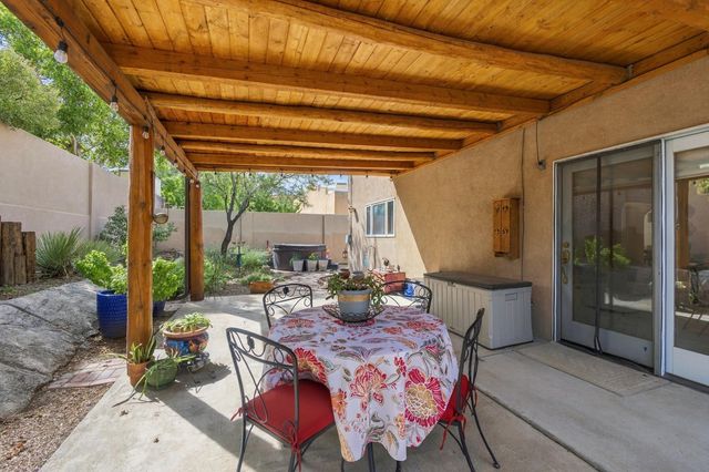 712 Navarra Way SE, Albuquerque, NM 87123