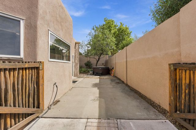 712 Navarra Way SE, Albuquerque, NM 87123