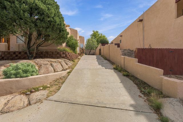 712 Navarra Way SE, Albuquerque, NM 87123