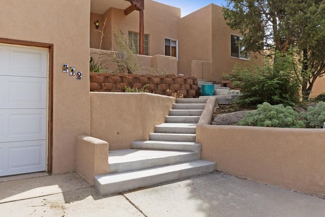 712 Navarra Way SE, Albuquerque, NM 87123