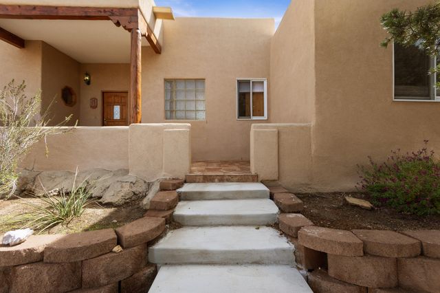 712 Navarra Way SE, Albuquerque, NM 87123