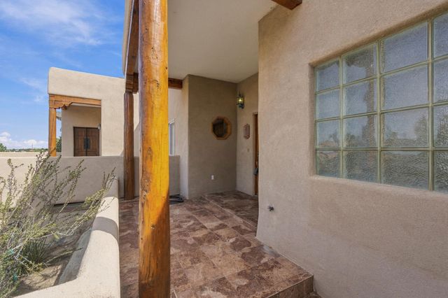 712 Navarra Way SE, Albuquerque, NM 87123