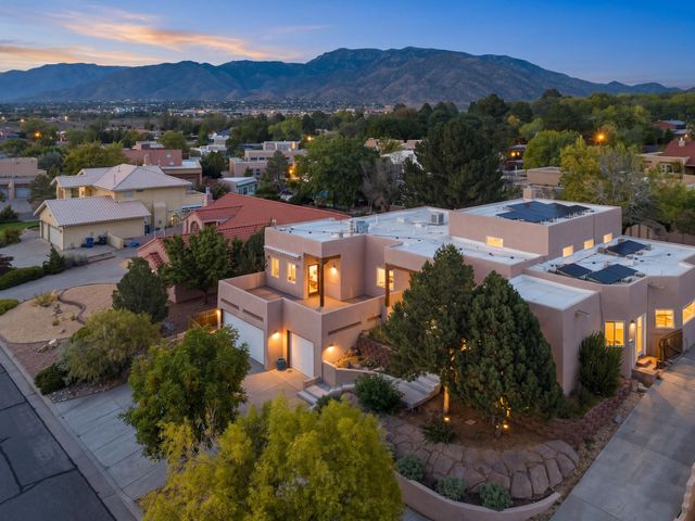 712 Navarra Way SE, Albuquerque, NM 87123