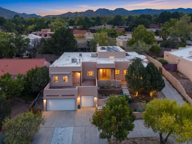 712 Navarra Way SE, Albuquerque, NM 87123