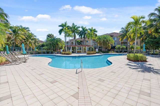 6521 Emerald Dunes Drive 206 + Garage, West Palm Beach, FL 33411