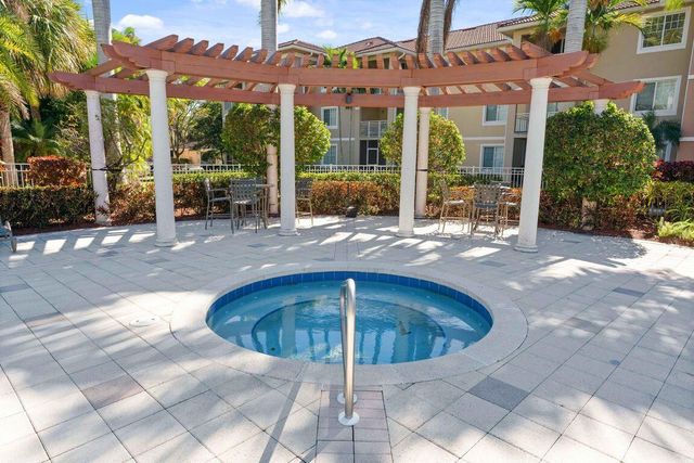 6521 Emerald Dunes Drive 206 + Garage, West Palm Beach, FL 33411