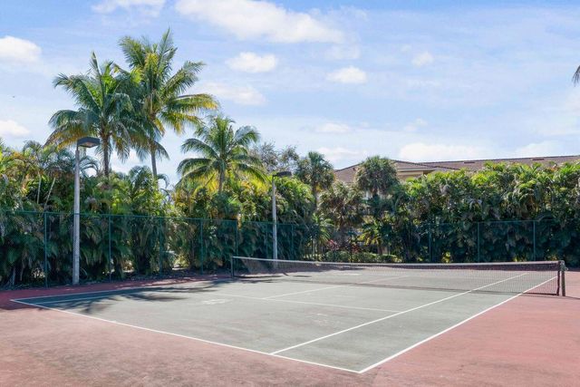 6521 Emerald Dunes Drive 206 + Garage, West Palm Beach, FL 33411