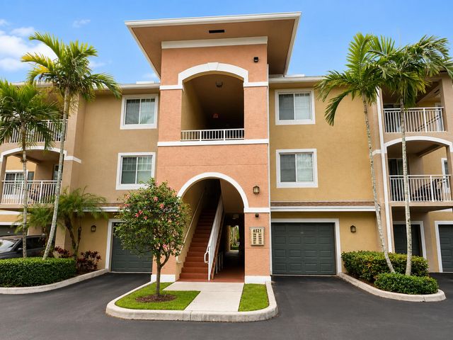6521 Emerald Dunes Drive 206 + Garage, West Palm Beach, FL 33411