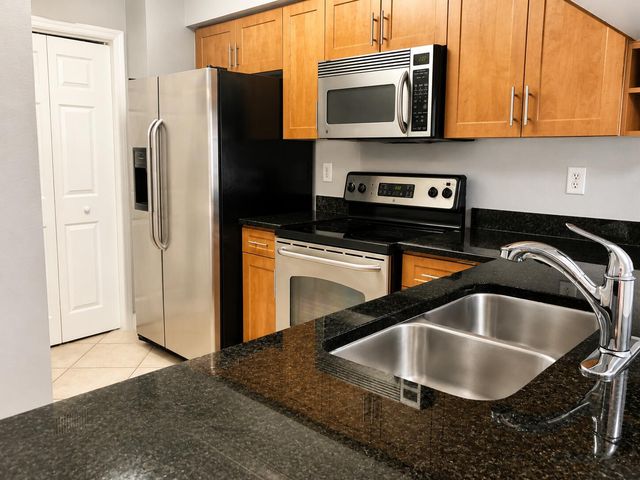 6521 Emerald Dunes Drive 206 + Garage, West Palm Beach, FL 33411