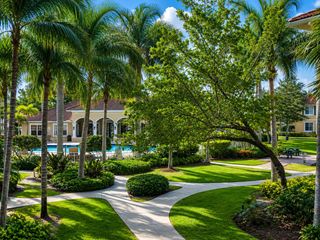 6521 Emerald Dunes Drive 206 + Garage, West Palm Beach, FL 33411