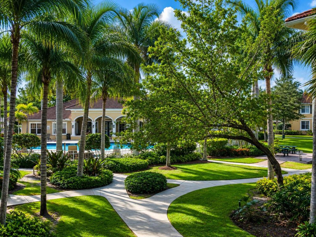 6521 Emerald Dunes Drive 206 + Garage, West Palm Beach, FL 33411