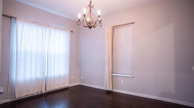 206 W 11th ST, Taylor, TX 76574