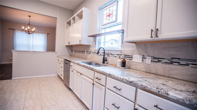 206 W 11th ST, Taylor, TX 76574