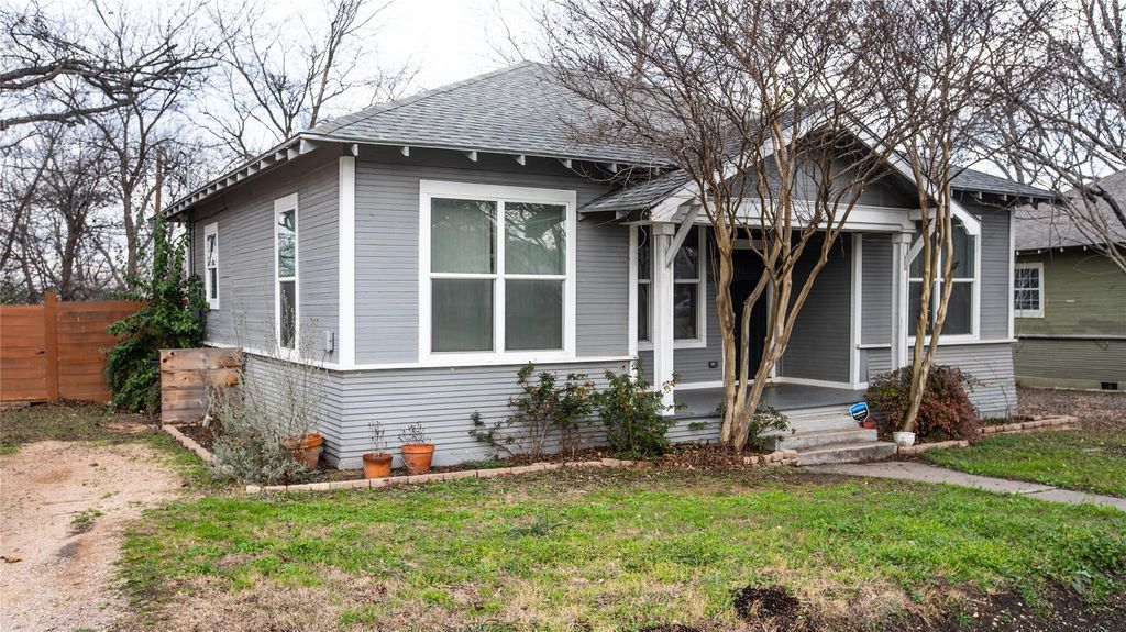 206 W 11th ST, Taylor, TX 76574