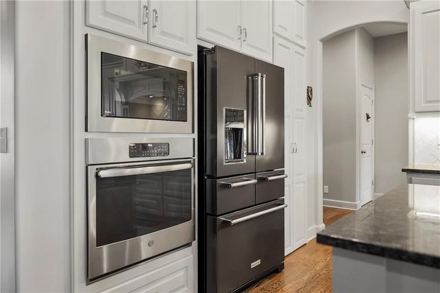 16804 Bradshaw Street, Overland Park, KS 66221